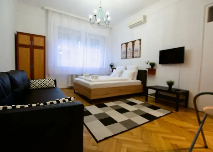 Standard Apartment By Hi5- Aranykez Studio