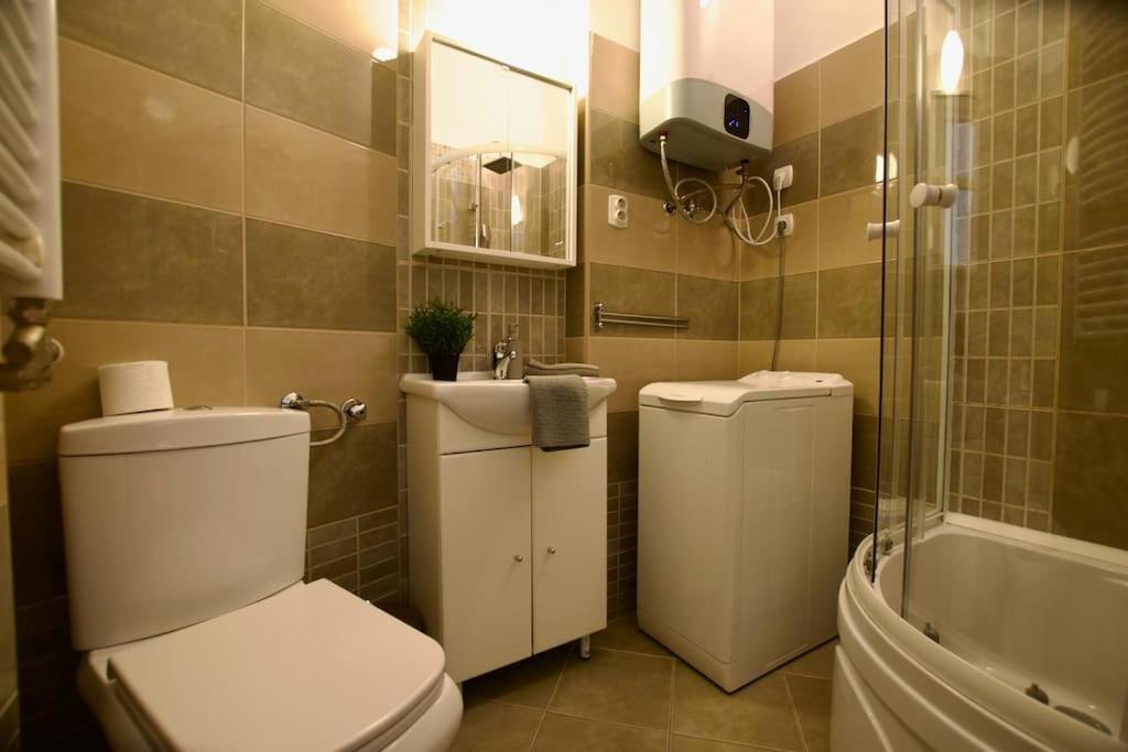 Standard By Hi5- Aranykez Apartmán