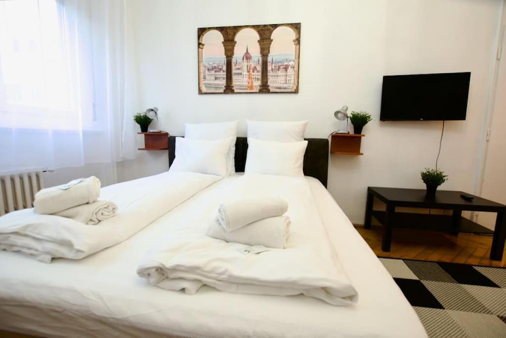 Standard By Hi5- Aranykez Apartmán Budapešť